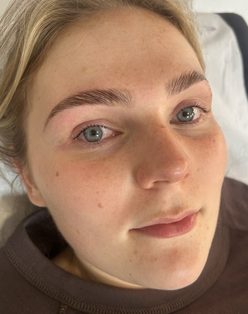 Brow lamination with soft tint